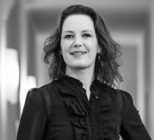 avatar - Monique van de Ven